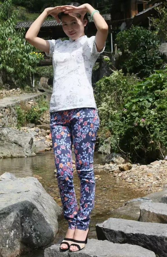 人像摄影沉思的美丽女人