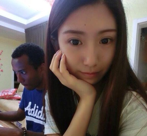 母亲曾遭非洲父亲放弃,今自己爱上中国女友