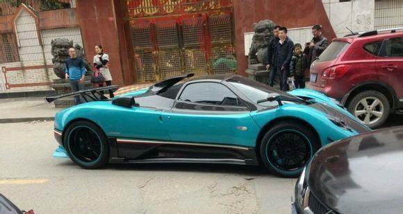 送女朋友,这辆全世界独一无二的粉色系布加迪威航grand sport itesse