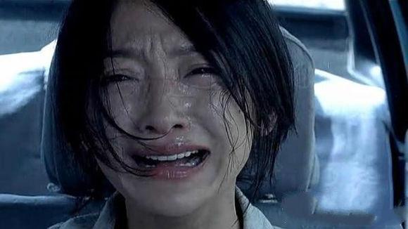 舒淇哭的面目狰狞,这个截图怎么感觉像生孩子在哭,眉头都皱那么紧,很