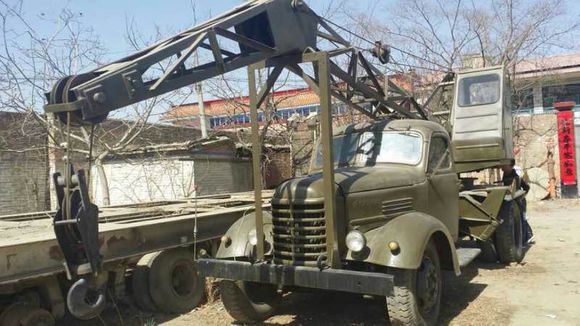 70年代的解放吊车,老爸说当初要有这么一辆,那这会就发家了
