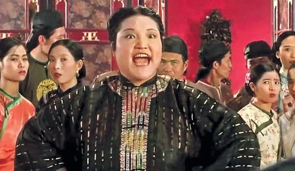 这位御用配角的名字叫侯焕玲,也许她的名字你毫无印象,可如果你看过