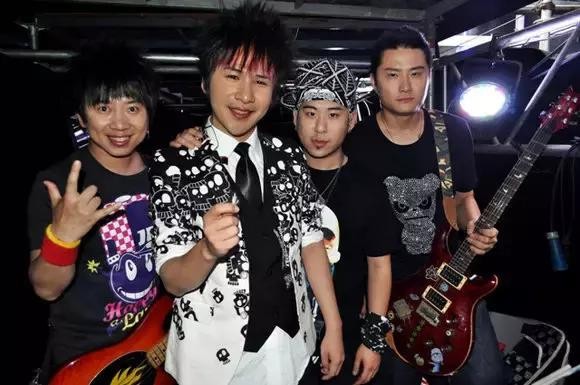 《花》大张伟14岁时写的作品 花儿乐队的第一首歌 《泡沫》 一首纯得