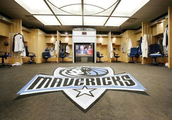 看完nba球员更衣室, 再看cba最好的球员更衣室, 差距太大了