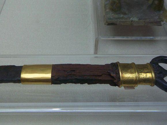 丙子椒林剑第一个原因是唐刀作为一种刀剑形制在历史上存在的时间并不