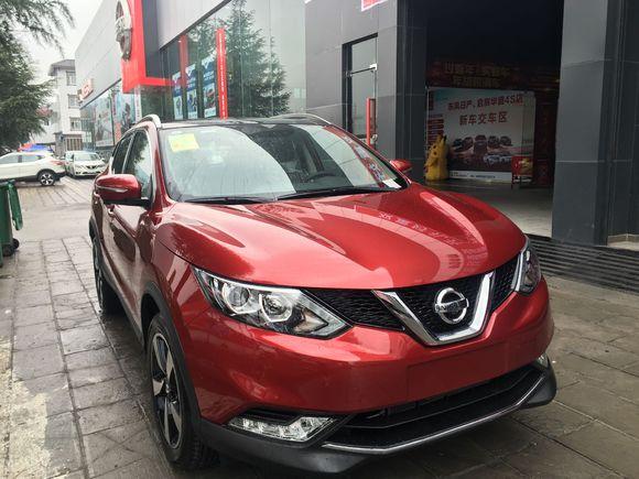 侧面看,这虽然是紧凑型suv,可是让人觉得像是小型suv一样大小,不过