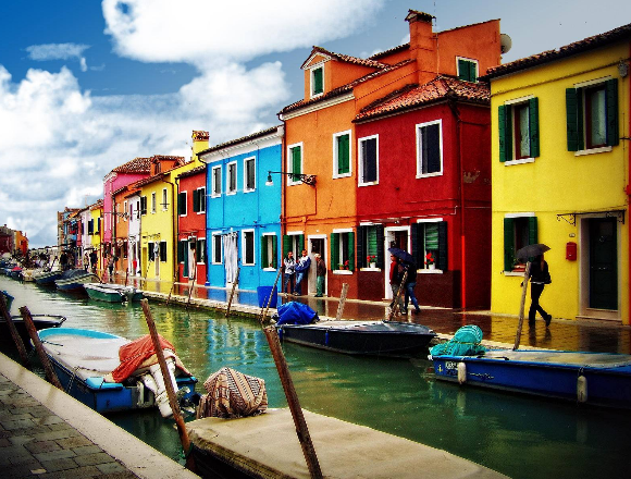 一起来看看这些美如画的七彩小屋,多姿多彩小房子宛如明信片一般