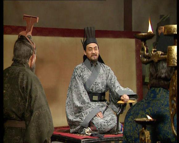 他出身三国名门之后,坐拥富贵不思进取,家族遭难选择自杀来逃避