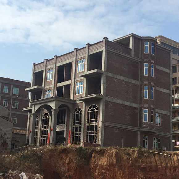 福建单身土豪自建2000平农村别墅主体只花了180万值哭了