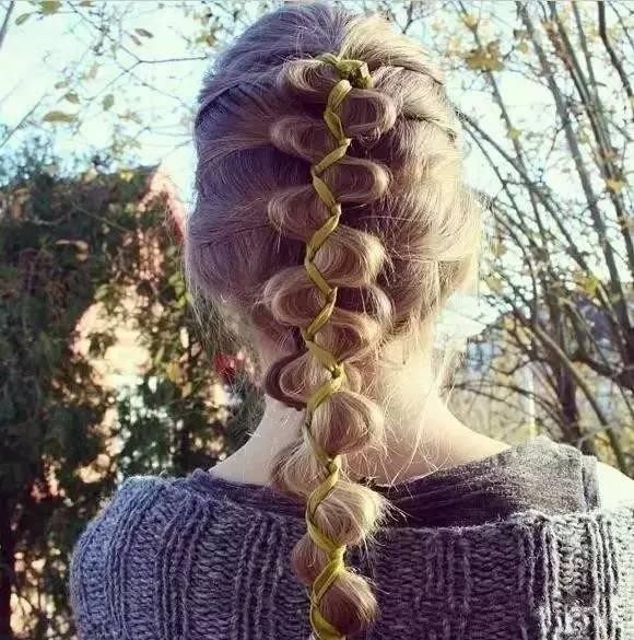 两股辫:三股辫:四股辫:千股辫(五股辫):另有罕见的鱼骨辫:怎样?