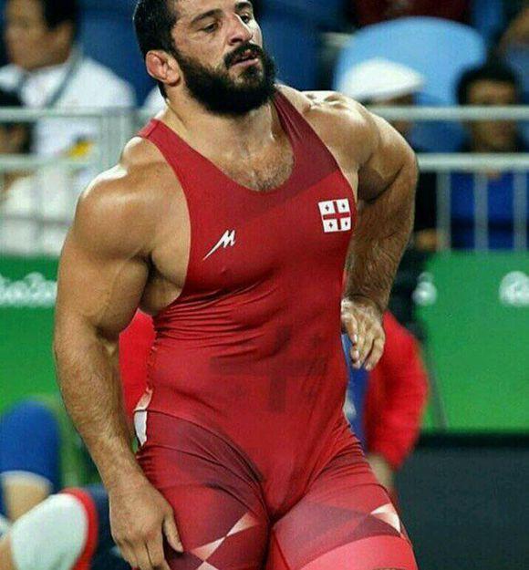 摔跤界最强3名肌肉男,纬度不输健美冠军,关键肌肉很"活"