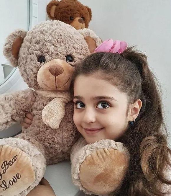 8岁被誉为"全球最美",网友:又骗我生女儿!