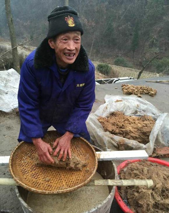 男子隐居深山,坐拥千亩山林,做起了"山大王"
