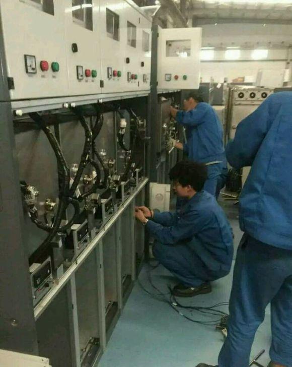 电工的一天:苦力生活不仅为了赚钱,还有一份小小成就感!