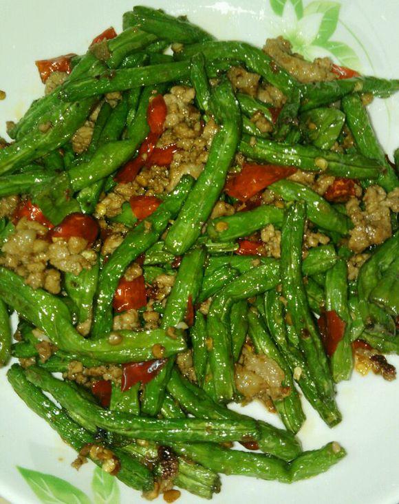 在外出差,一直吃不上好吃的饭,特别怀念妈妈做的那些辣菜