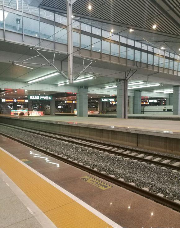 西成高铁实体验,最高速度246km/h