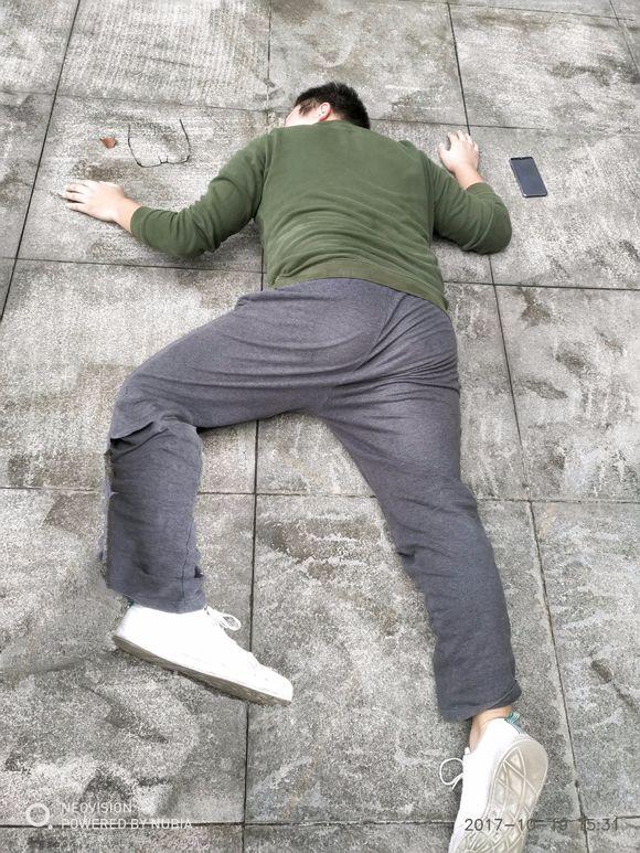 来自ps吧大神的搞笑p图