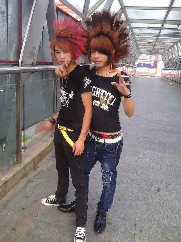 曾经,杀马特被别人瞧不起,大多数选择转型,去了外地,过得怎样