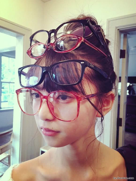 内涵段子:只记得那天晚上风很大,去医院的那条路格外荒凉