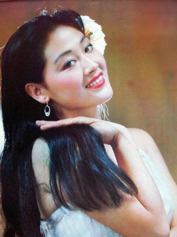 王姬年轻图片图片