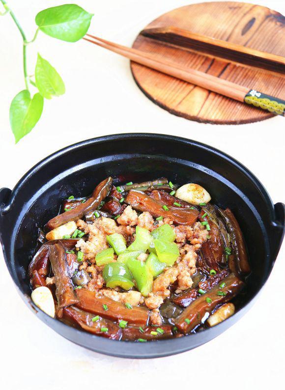 家常菜蒜子肉末茄子煲油而不腻