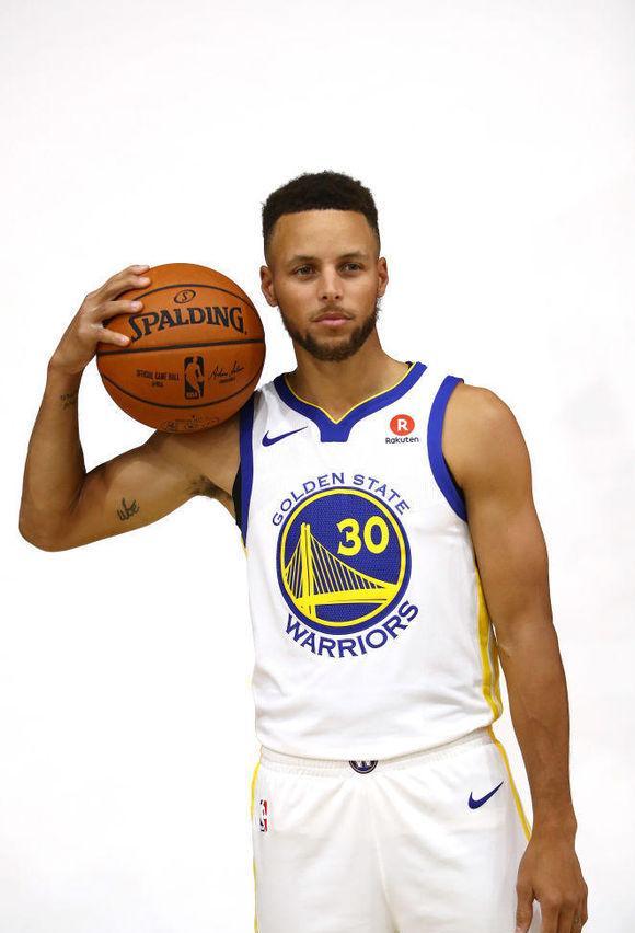 斯蒂芬库里最新定妆照这哪里还是小学生啊