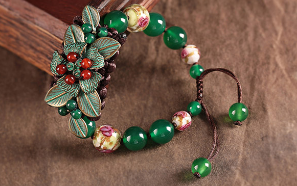 心理测试:4条古风手链,你偏爱哪条?测在古代喜欢你的男生类型