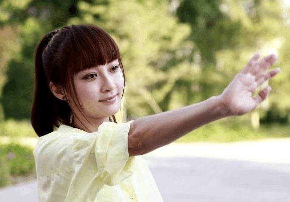 她曾出演《裸婚时代》爆红, 后当"小三"被网友"封杀", 如今再寻新欢!