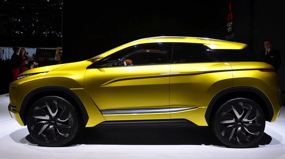 新车侧面采用了极具棱角的线条设计,突出的前后轮眉进一步衬托出suv的