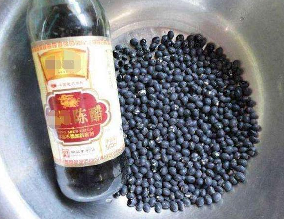 把它放进醋里,每天晚上吃3粒,体内湿大扫除,体重降到2位数!