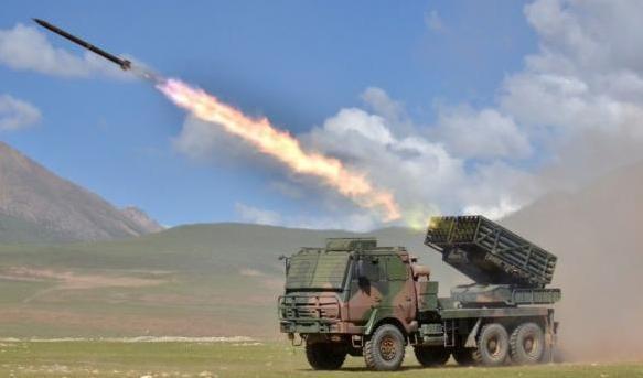 有履带和轮式两种phl03是解放军远火旅的主力ar-3火箭炮ar-3火箭炮