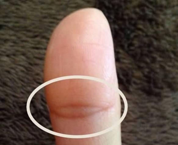 手相中,有一种纹路是代表着聪明智慧高的,这个纹路就是佛眼纹,佛眼纹