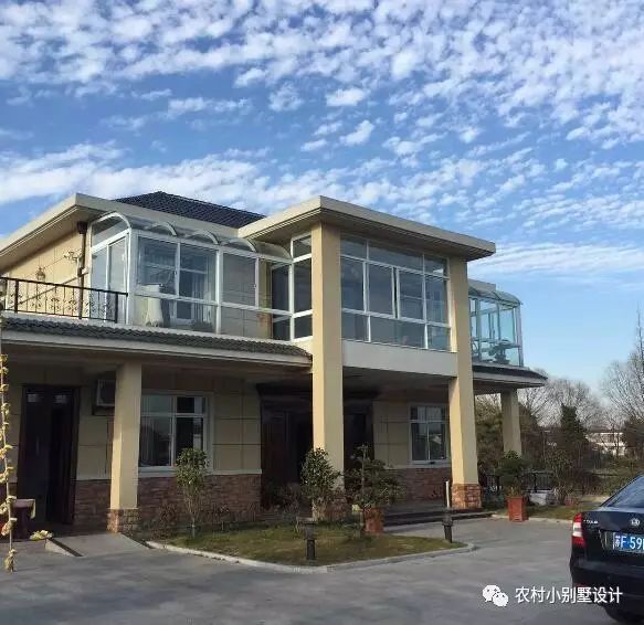 带阳光房大露台的二层自建房,这样的造型在农村永远不过时