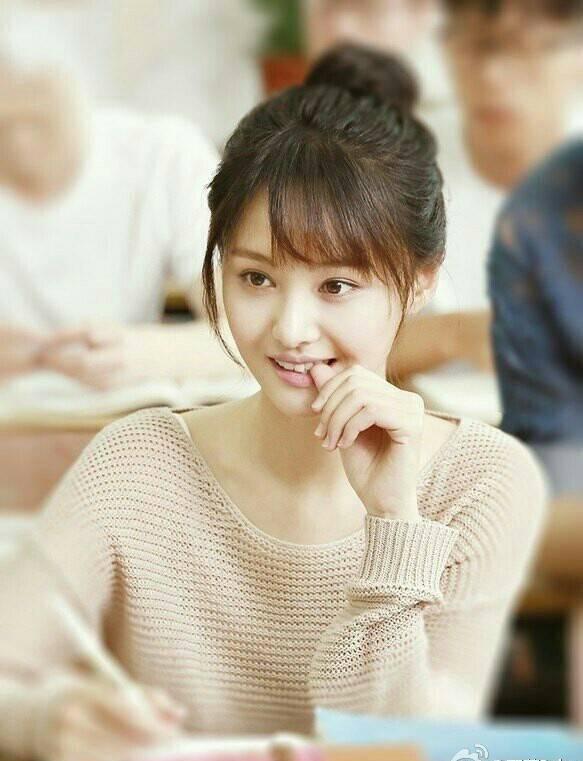 郑爽将出演《我的父亲母亲》穿着花棉袄的她还