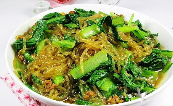 小白菜别再清炒了,跟它搭配更营养美味,一上桌就吃光光了!