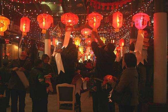 元宵节的民间习俗是全民的狂欢节