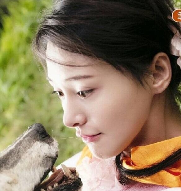 郑爽将出演《我的父亲母亲》穿着花棉袄的她还