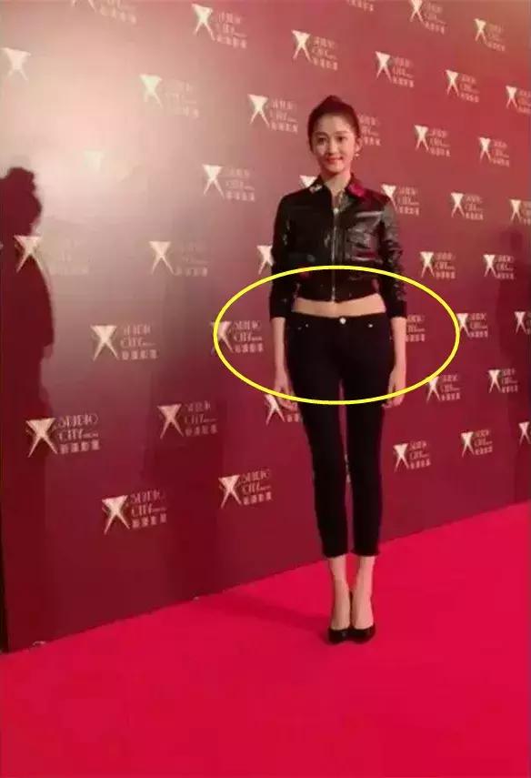 奶茶妹妹关晓彤先后晒素颜,谁赢了?