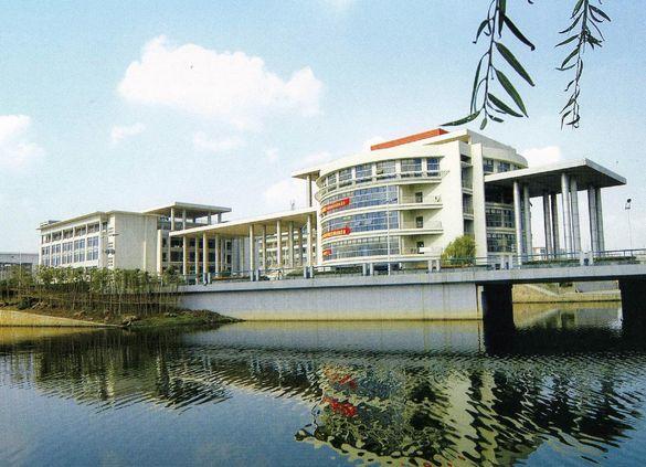 这大学既非211也非985,但毕业生却供不应求,很