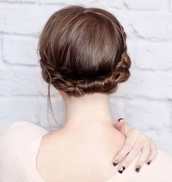 冬季头发就得这样扎,比任何姑娘都漂亮!不信就试试