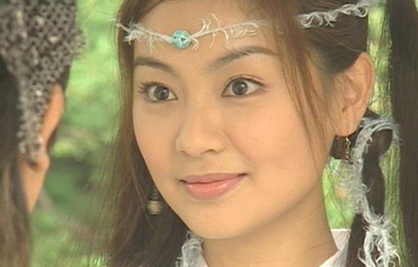 她是最美小昭,三次搭档苏有朋,出道至今零绯闻,如今相夫教子