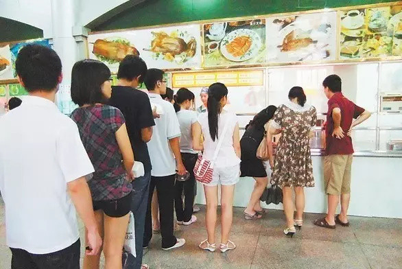 不文明的10种行为——插队、不雅动作,有谁一条也没犯过?