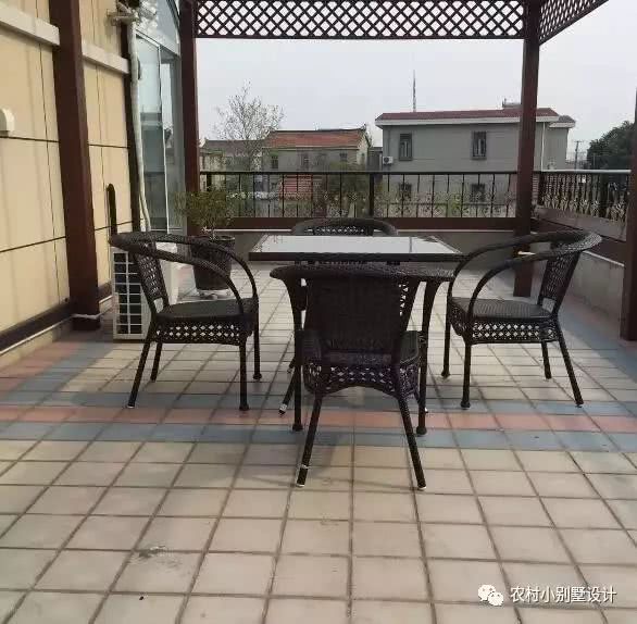 带阳光房大露台的二层自建房,这样的造型在农村永远不过时