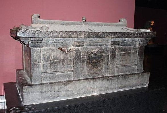 李静训墓位于今西安市玉祥门外西大街南约50米处.