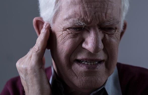 耳朵后面长了个疙瘩是怎么回事? 医生说: 要小