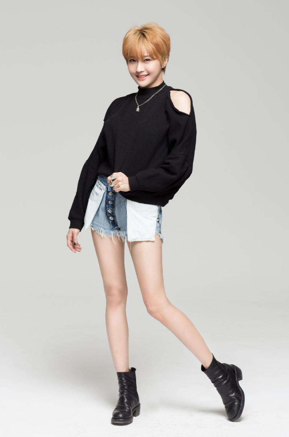 陈冰为博眼球拼了!泳衣外套看懵网友:还能不能好好穿衣了?