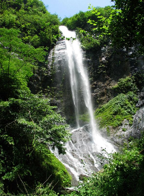 奇观,"潮汐瀑布",安康黄龙潭