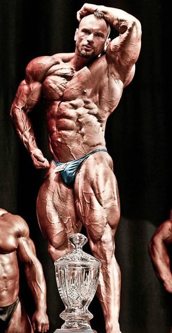 健美运动员在赛季期间体脂率达到4%与非赛季