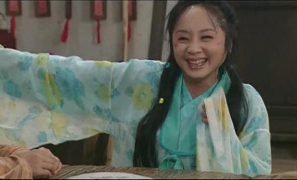 是一个普通的二人转演员,后来跟着赵本山出演小品《不差钱》一举成名