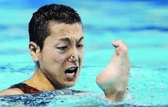 10张容易让人误会的照片, 最后1张, 让网友直呼: 放着让我来!|妹子|错位|变身超人_新浪新闻